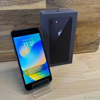iPhone 8 64GB, černý (12 měsíci záruka) - 8