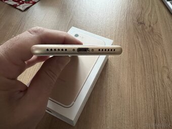 Apple iPhone 7 zlatý, nefunkční, na opravu nebo dily - 8