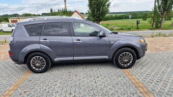 Mitsubishi Outlander 4x4 pěkný stav - 8