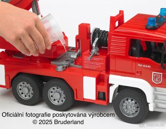 Model Hasiči MAN s požárním žebříkem a sirénou - Bruder - 8