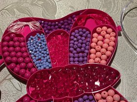 Velká sada korálků + gumičky v úložném boxu - motýl - 8