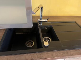 Moderní kuchyň se všemi spotřebiči - 8