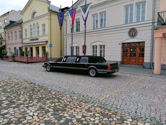 Lincoln Town car - 8
