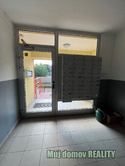 Nebytový prostor 1+kk s možností trvalého bydlení 17 m, Pra - 8