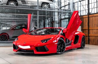 Lamborghini Aventador LP700-4 z roku 2013 - 8