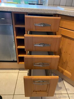 kuchyňská linka se spotřebiči z Německa - 8