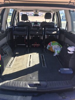 Peugeot 807; 2,2l; 94kW - 8