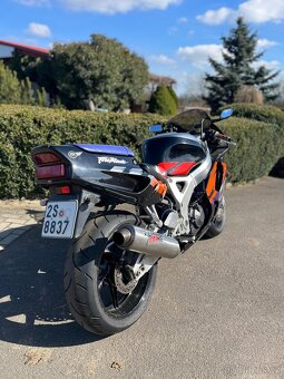 Honda CBR 900rr - 8