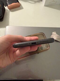Apple iPhone 11 Black 128GB černý - 8