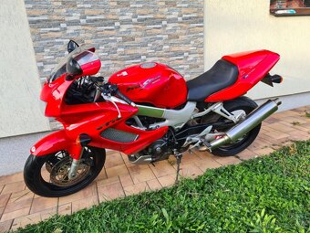 Honda VTR 1000F - 8