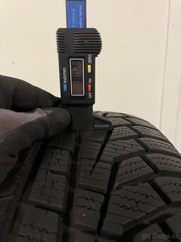 Original zimni alu Audi Q3 5x112 + 215/65/17 98% - 8