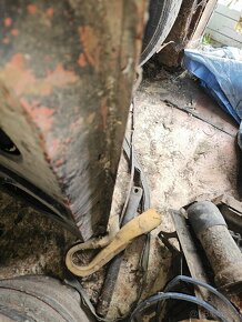 Tatra 603 dveře, rámy, nádrž - 8