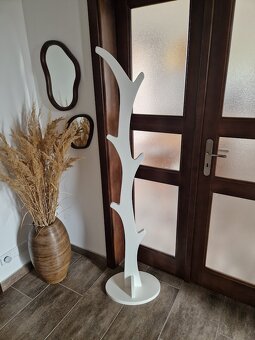 dřevěný designový věšák strom - 8
