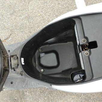 Honda dylan 125 - 8