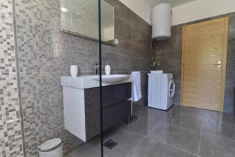 Chorvátsko-Krásny dom s veľkou záhradou, bazénom, saunou - 8