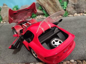 Prodám model 1:18 Dodge Viper GTS - 8