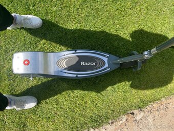 Elektrická koloběžka Razor e300s - 8