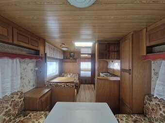 Velký karavan/chata na kolech - 8