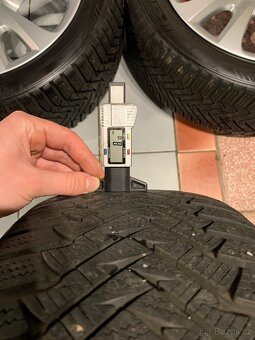 Alu kola Škoda R17 5X112 ZIMNÍ PNEU 225/45 R17 TOP STAV - 8