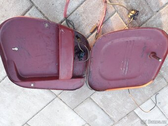 Jawa kyvacka, panelka - kastlik na naradi - 8