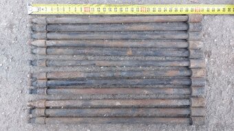 Tatra 111 díly motoru (komora vahadla, zvedací tyč) - 8