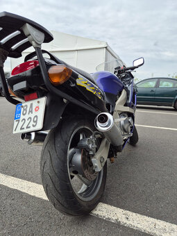 Kawasaki ZZR 600, r.v.1997 72 kW, najeto 38000 km, stk 10/27 - 8