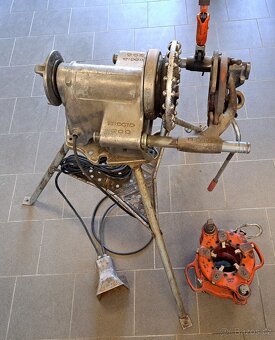 Elektrický závitořez Ridgit 300 0,5" - 3" - 8