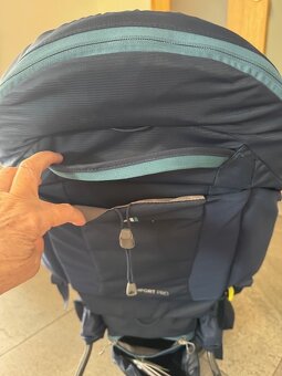 Deuter Kid Comfort Pro midnight se stříškou a 10l batohem - 8