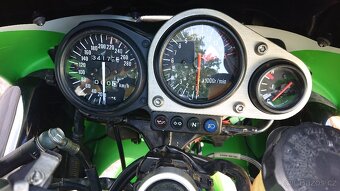 Kawasaki ZX7R - 8