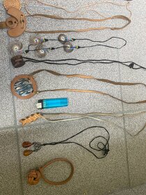 Mix bižuterie, přivedli z kůže, korálů… - 8