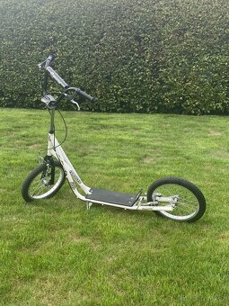 Bílá koloběžka Master - 8