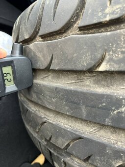 235/40/18 UHP + Ford disky - 8