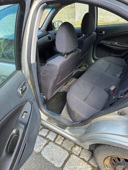 Nissan Almera 1.8i - 8