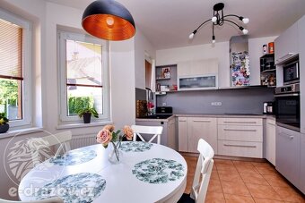 Rodinný dům 5+1 (156 m2) se zahradou (560 m2), bazénem a gar - 8