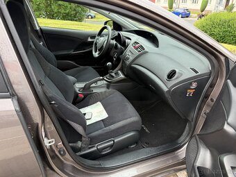 Honda Civic 1.8 i-VTEC 104 kW, jen 115.875 km, rok 2012 - 8