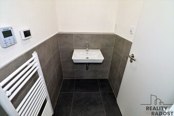 Exkluzivní obchodní prostory v centru Brna - PONÁVKA TOWER - 8