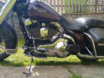 Harley Davidson FLHRC Road King Classic 2005 - sleva - 8