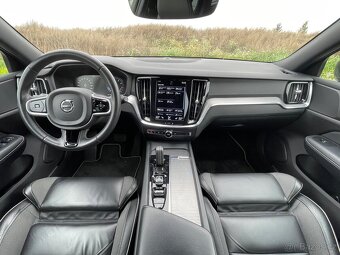 Volvo V60 R-Design 2021 - 8