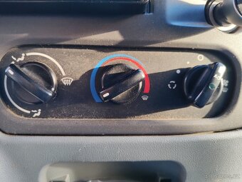 Transit T350 2.2TDCi L2H2, 6 míst, STK 6/27, klima, zahrádka - 8