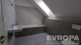 Novostavba rodinného domu 5+kk, pozemek 803m2, 15minut od ok - 8
