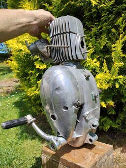 Prodám náhradní motor na jawa pionýr 05, plně funkční - 8