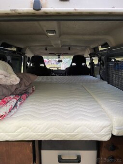 Land Rover Defender - 8