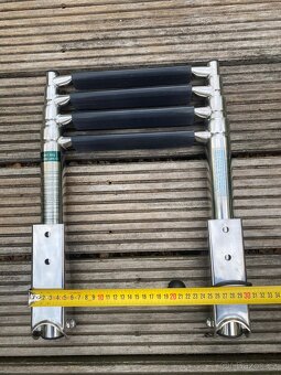 Nerezové kompaktní skládací schůdky k bazénu nebo lodi - 8