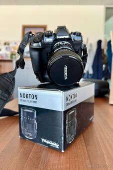 Olympus E-M1 II + HLD-9 + Voigtländer 25mm f/0,95 Nokton - 8