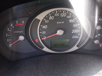 Hyundai Tucson 2.0 CRDi - 8
