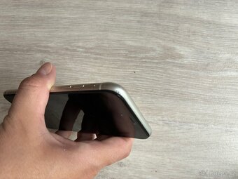 APPLE IPHONE 11 • 128 GB - 8