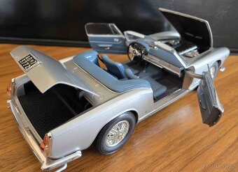 Maserati 3500GT Vignale (1959) RICKO 1:18 - 8
