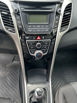 Hyundai i30 1,6i - 8