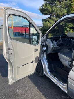 Opel vivaro 2.5dci - 8