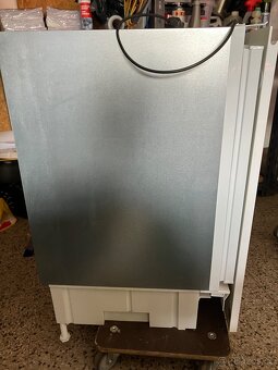 EMbraco lednička k vestavbě pod kuchyňskou linku - 8